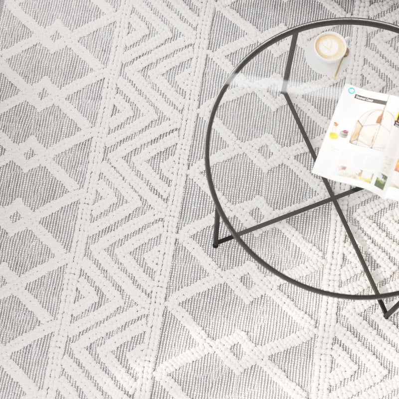 Deanna Indoor Geometric Area Rug